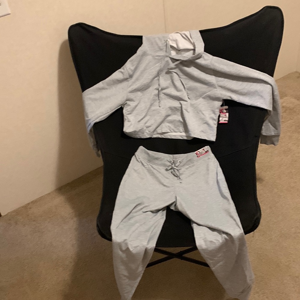 Series 8 fitness sweatshirt & joggers gray